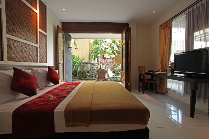 hotel-in-sanur-bali-double-bed-deluxe-room
